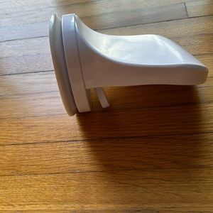 NWOT Suction cup shower foot rest for shaving. Tossed the box but never used.